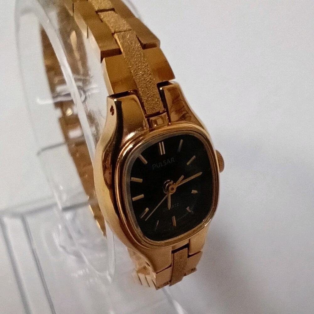 Pulsar Watch Women V811-5300 16mm Gold Tone Black Dial Vintage